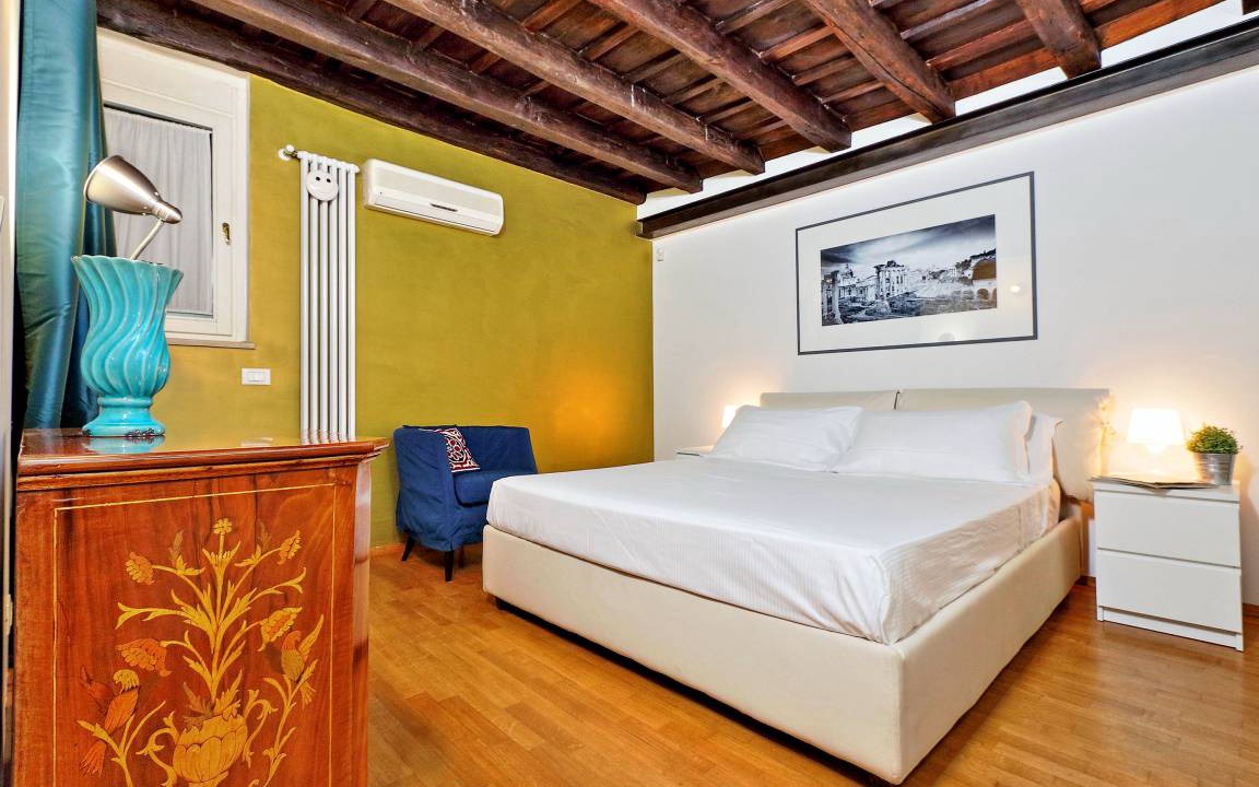 Photo of Bedroom in Rione VI Parione