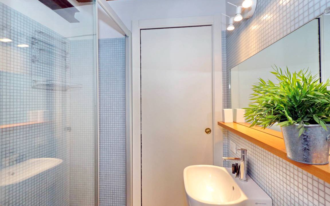 Photo of Bathroom in Rione VI Parione