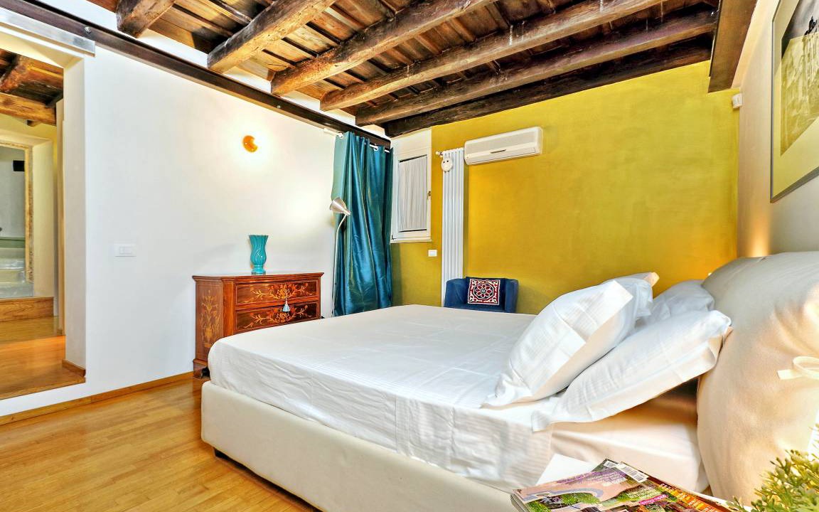 Photo of Bedroom in Rione VI Parione