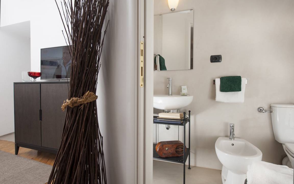 Photo of Bathroom in Rione VI Parione