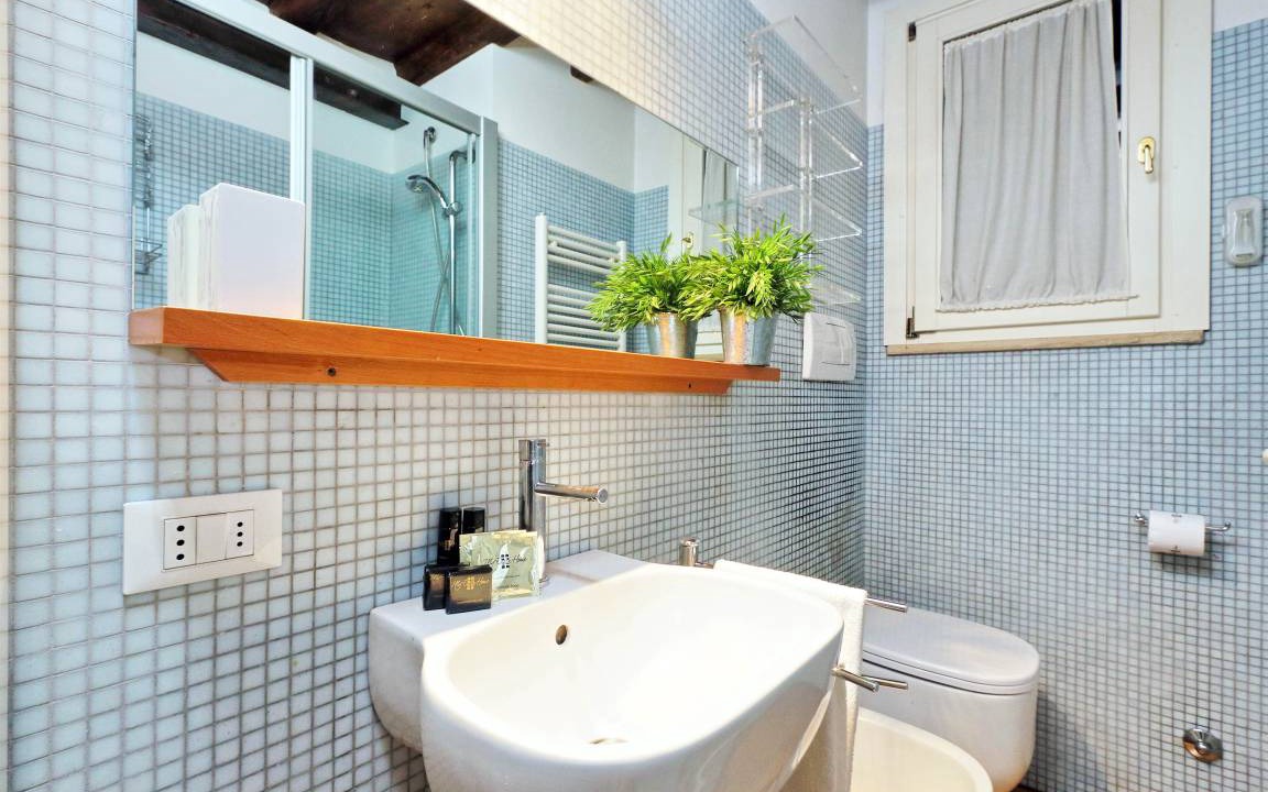 Photo of Bathroom in Rione VI Parione