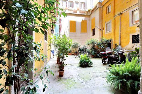 Photo of Others in Navona