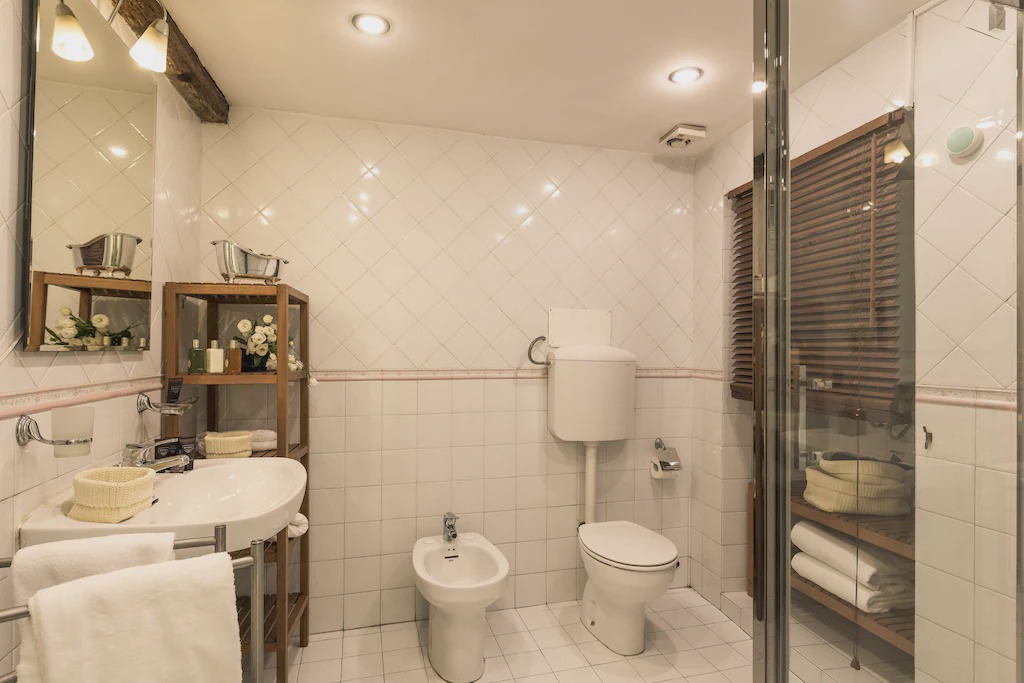 Photo of Bathroom in Rione VI Parione