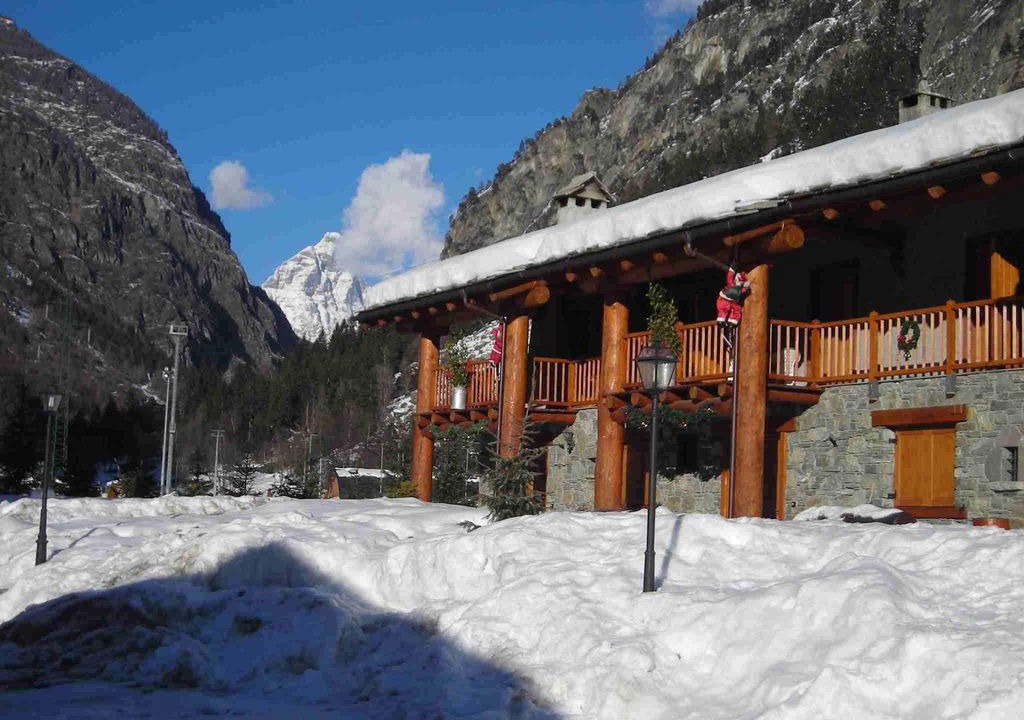 Photo of Buildings in Antey-Saint-Andre