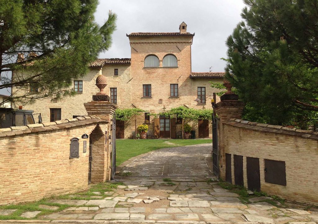 Photo of Buildings in Piosina