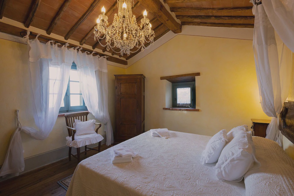 Photo of Others in Ossaia