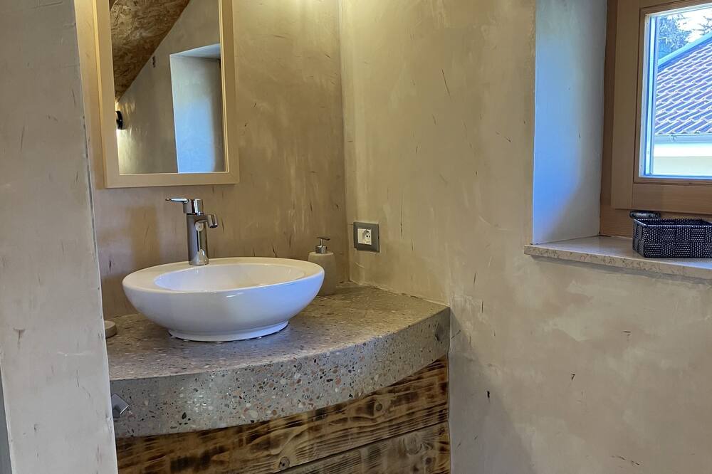 Photo of Bathroom in Collecorvino