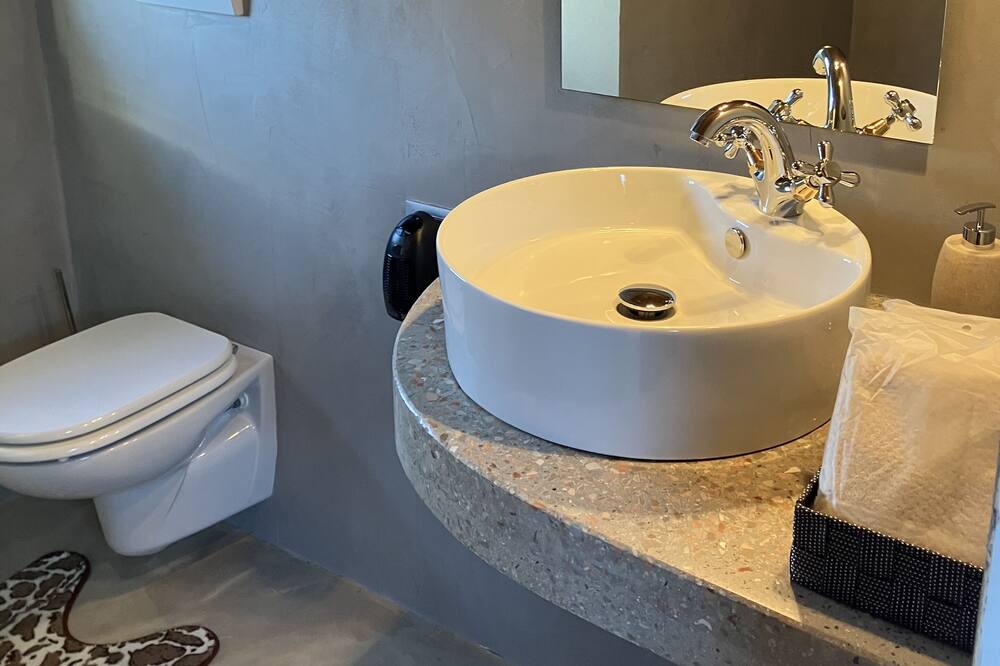 Photo of Bathroom in Collecorvino
