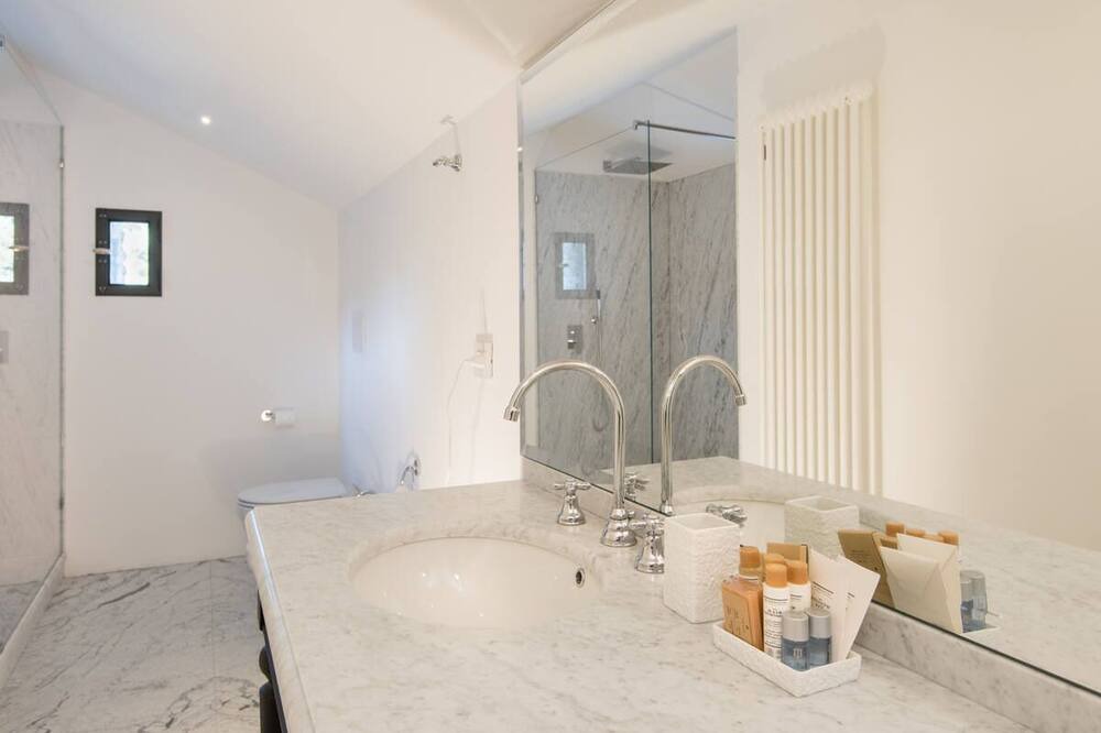 Photo of Bathroom in Montelovesco