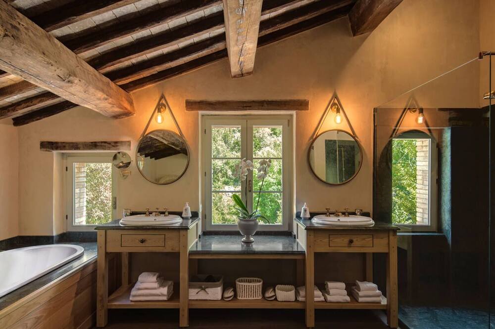 Photo of Bathroom in Montelovesco