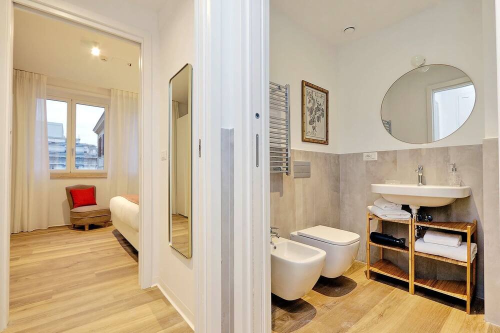 Photo of Bathroom in Rione II Trevi