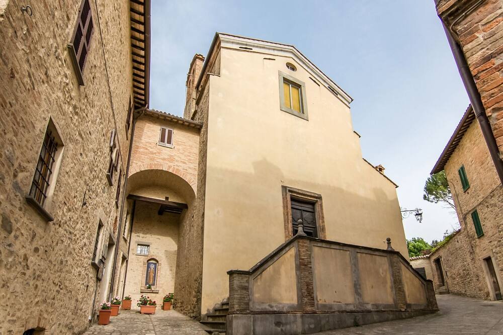 Photo of Others in Montone