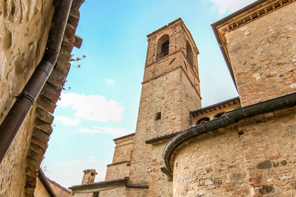 Photo of Others in Montone