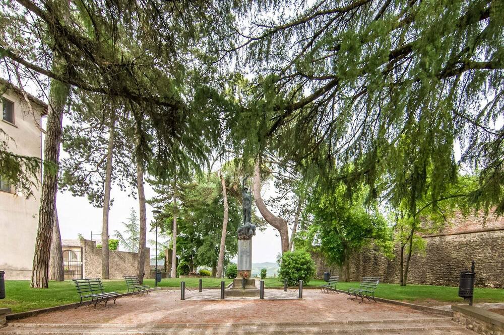 Photo of Outdoor in Montone