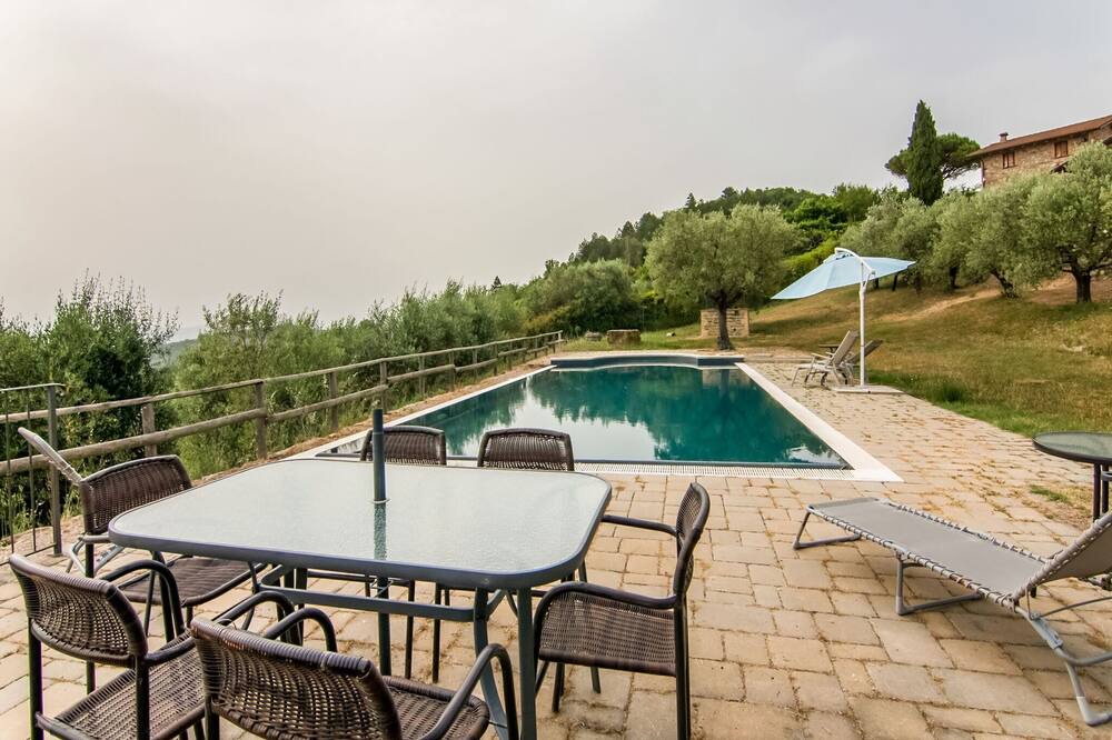 Photo of Outdoor in Montone