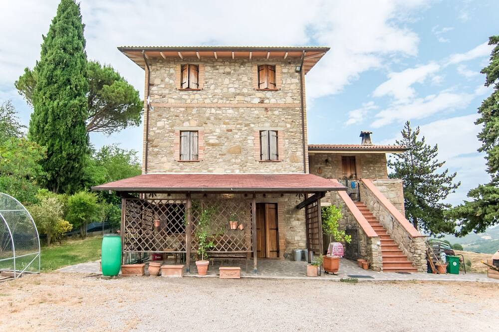 Photo of Outdoor in Montone