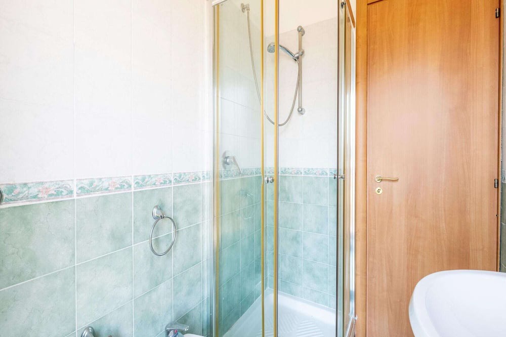 Photo of Bathroom in Laura