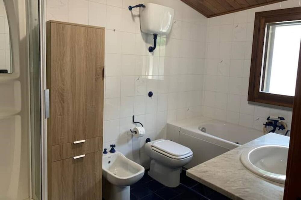 Photo of Bathroom in Pineto