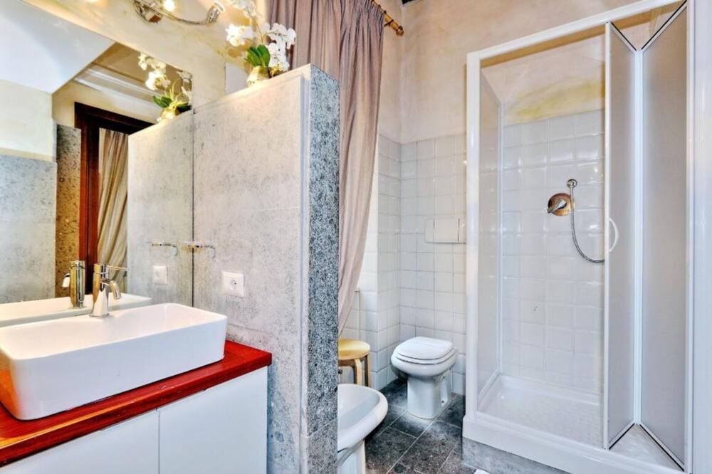 Photo of Bathroom in Rione IV Campo Marzio