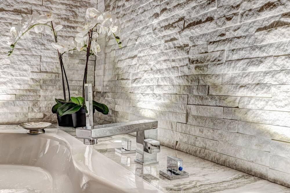 Photo of Bathroom in Rione II Trevi