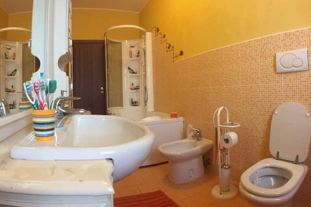 Photo of Bathroom in Strettura