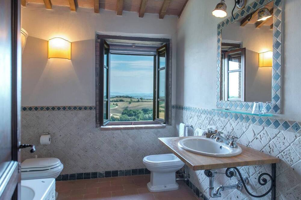 Photo of Bathroom in Compignano