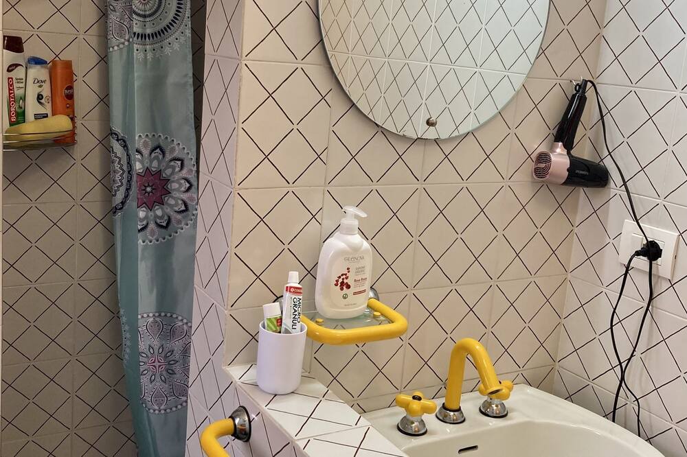 Photo of Bathroom in Scalea