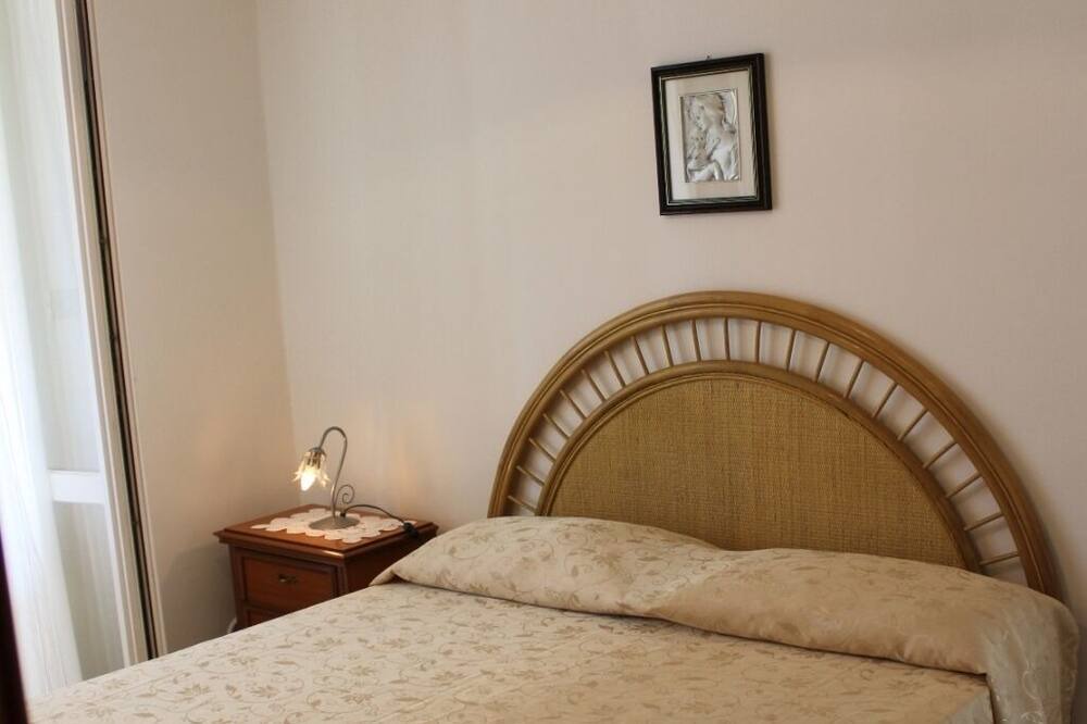 Photo of Bedroom in Scauri