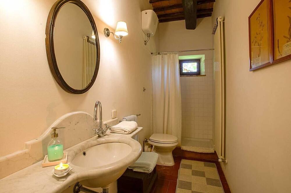 Photo of Bathroom in Ficulle
