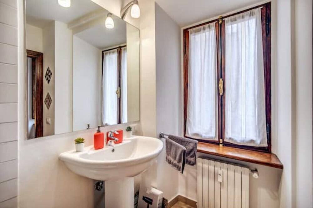 Photo of Bathroom in Trastevere