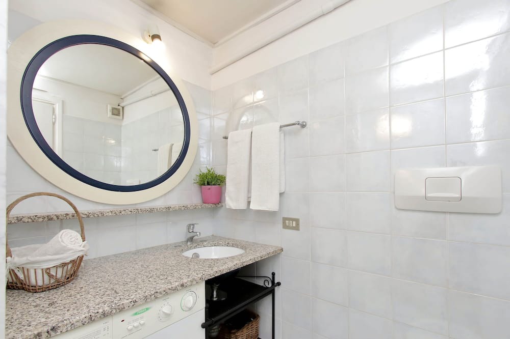 Photo of Bathroom in Navona