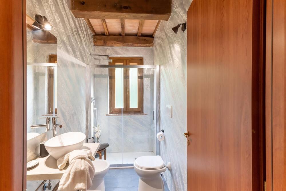 Photo of Bathroom in Giove