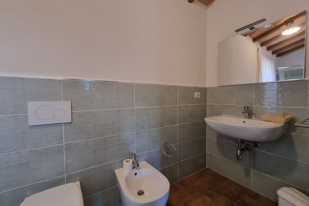 Photo of Bathroom in Montalcino
