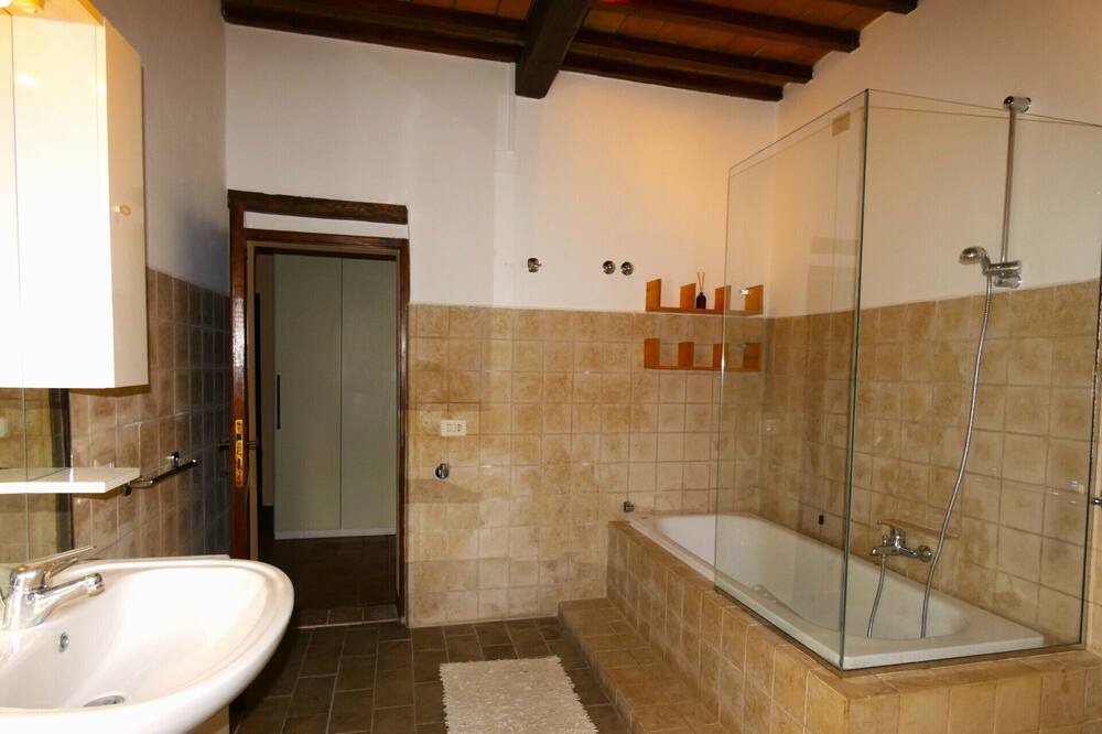 Photo of Bathroom in Amelia