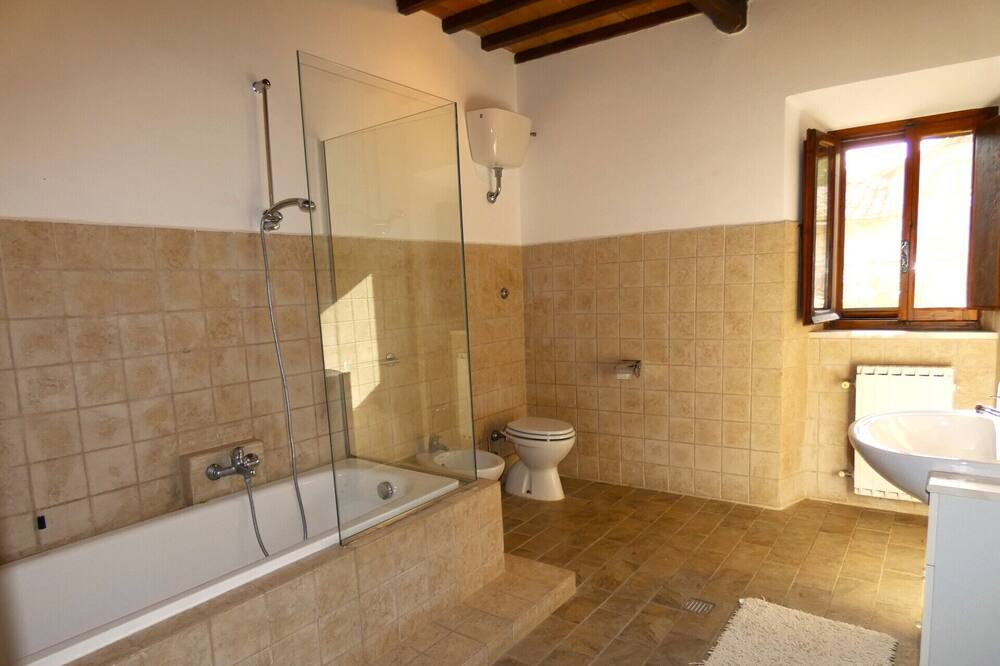 Photo of Bathroom in Amelia