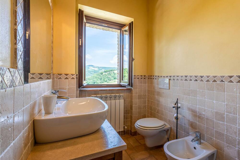 Photo of Bathroom in Camerino