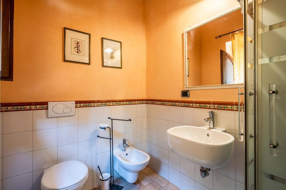 Photo of Bathroom in Camerino
