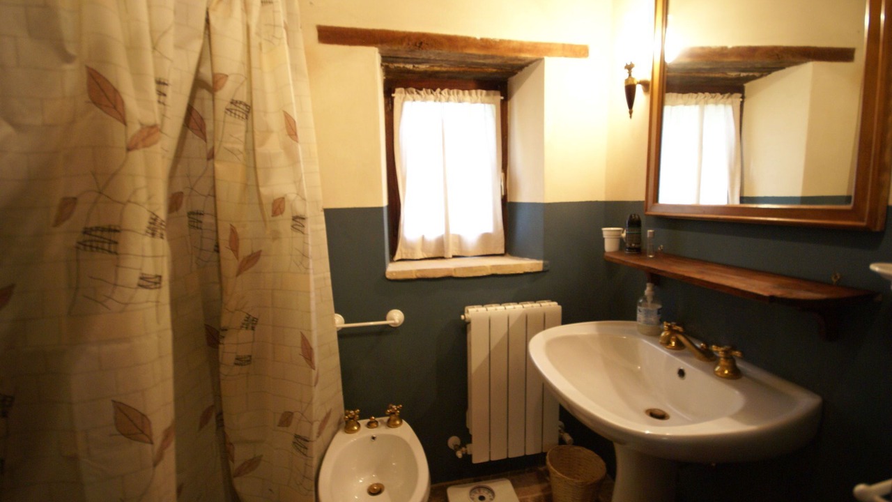 Photo of Bathroom in Avenale
