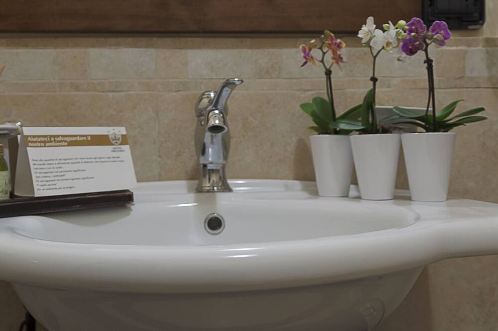 Photo of Bathroom in Potenza