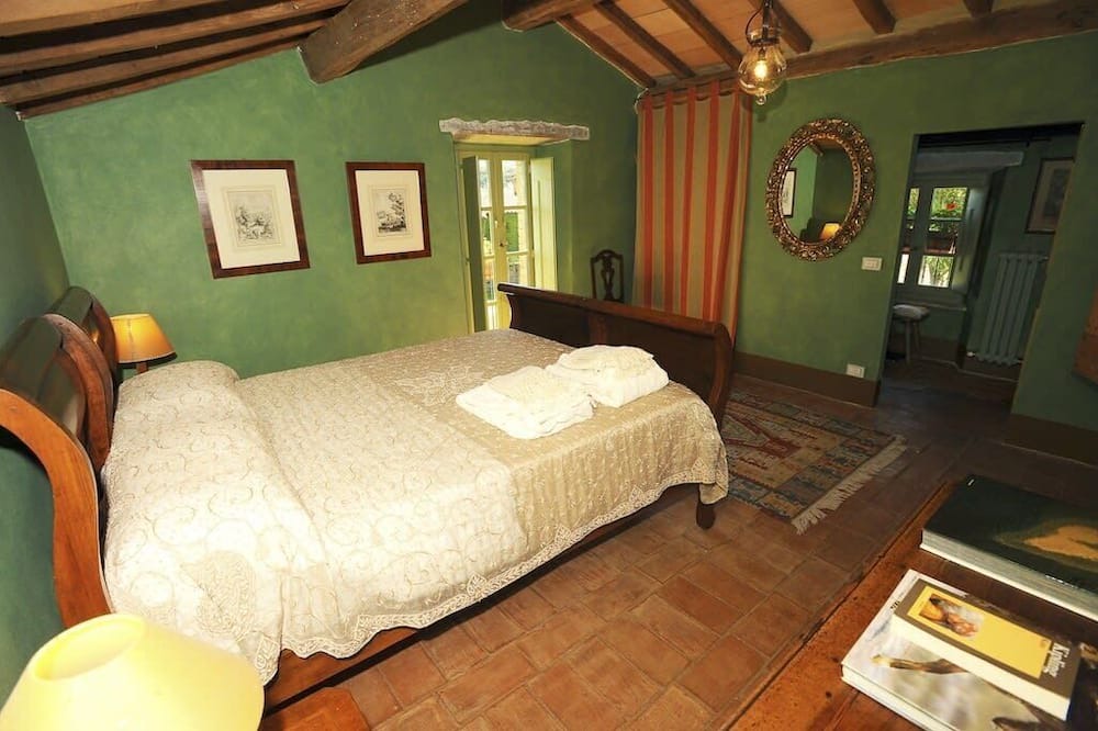Photo of Others in Montone