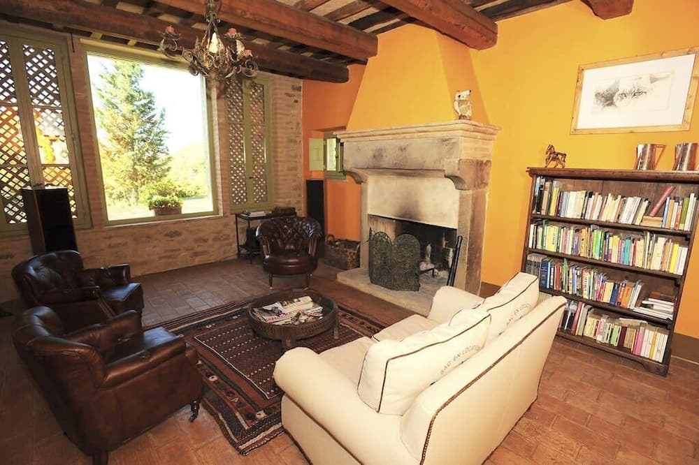 Photo of Others in Montone