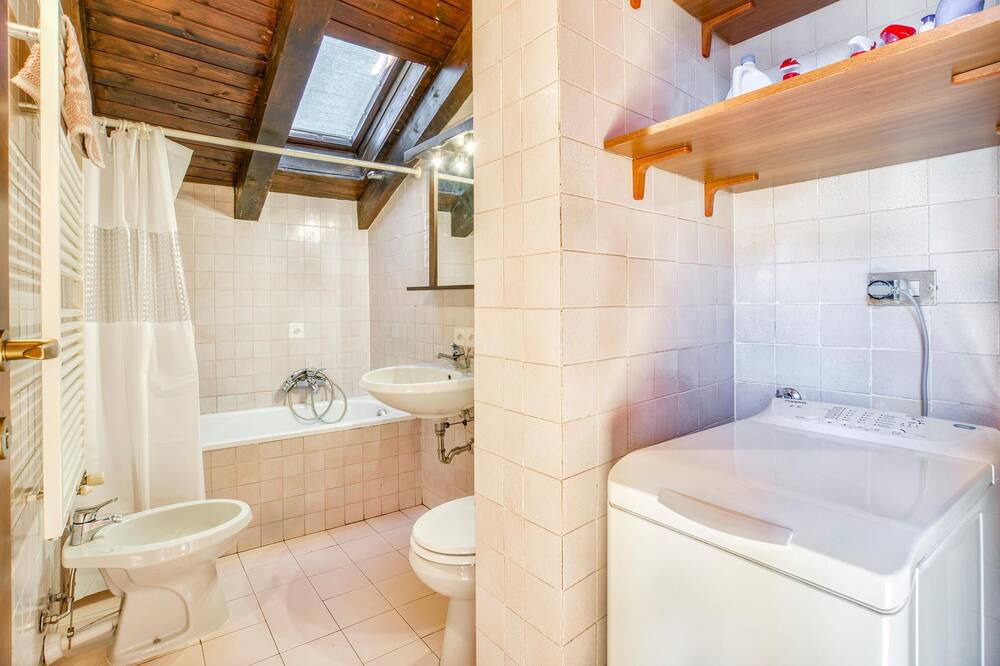 Photo of Bathroom in Cheverel