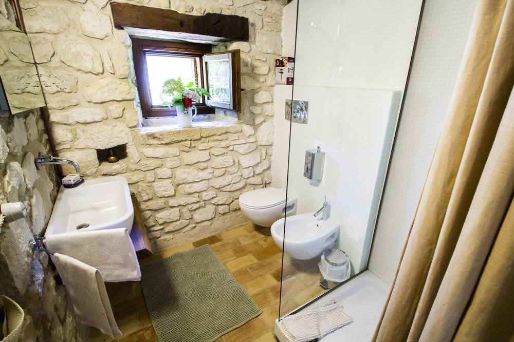Photo of Bathroom in Abbateggio