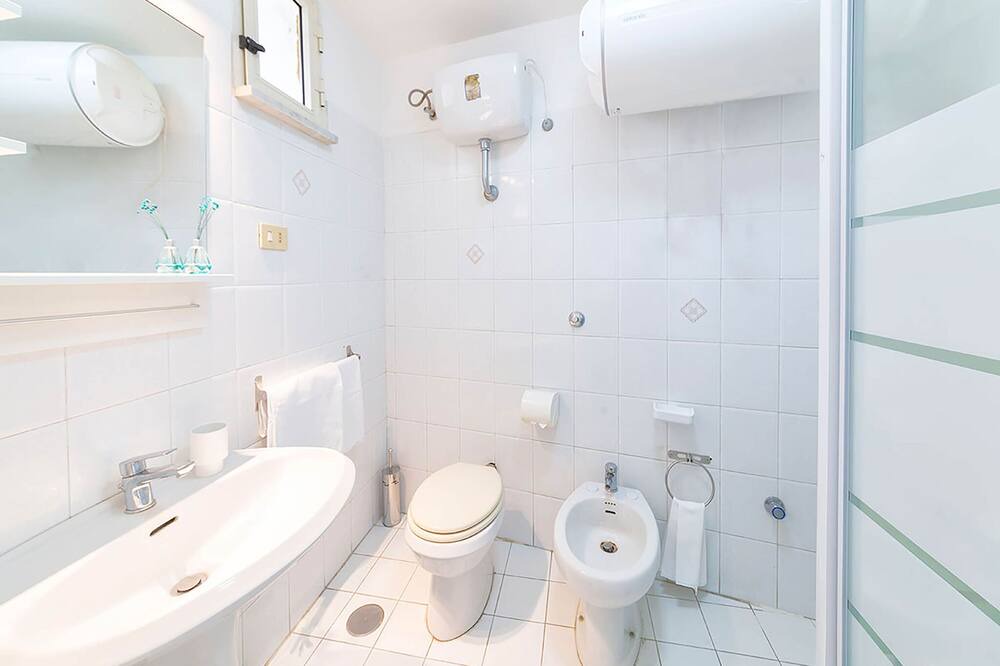 Photo of Bathroom in Laura