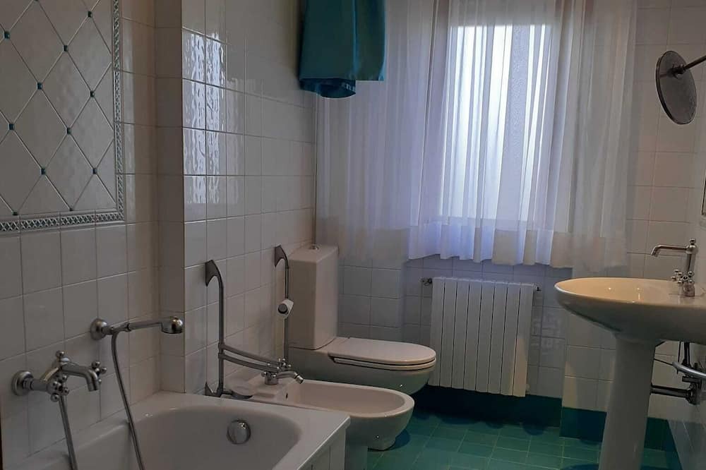 Photo of Bathroom in Atri