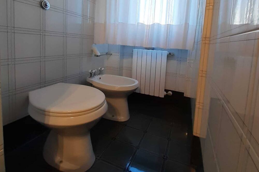 Photo of Bathroom in Atri