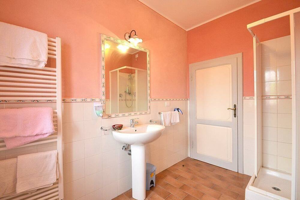 Photo of Bathroom in Cortona