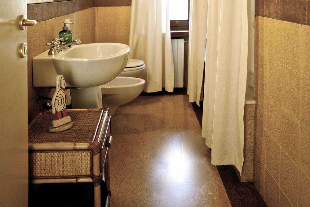 Photo of Bathroom in Pescia Fiorentina