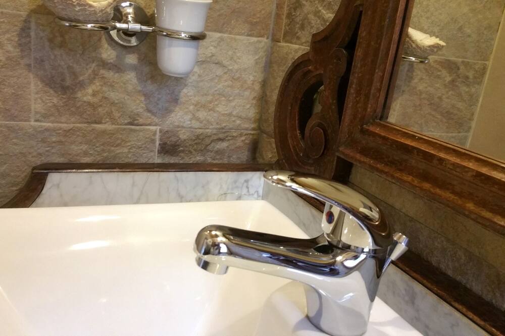 Photo of Bathroom in Passerano Marmorito