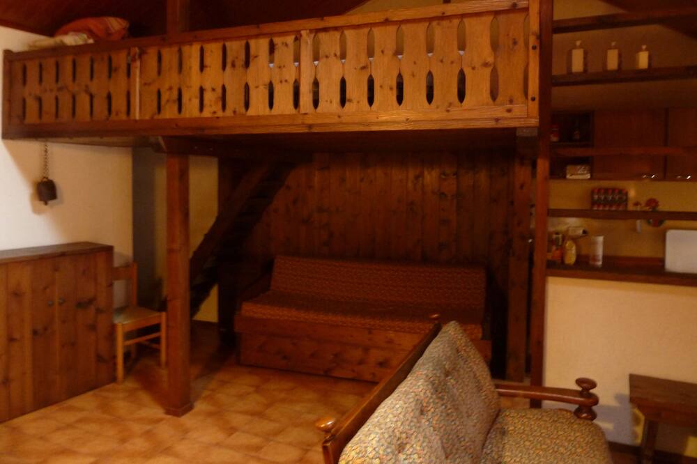 Photo of Livingroom in Cerian-Epaillon